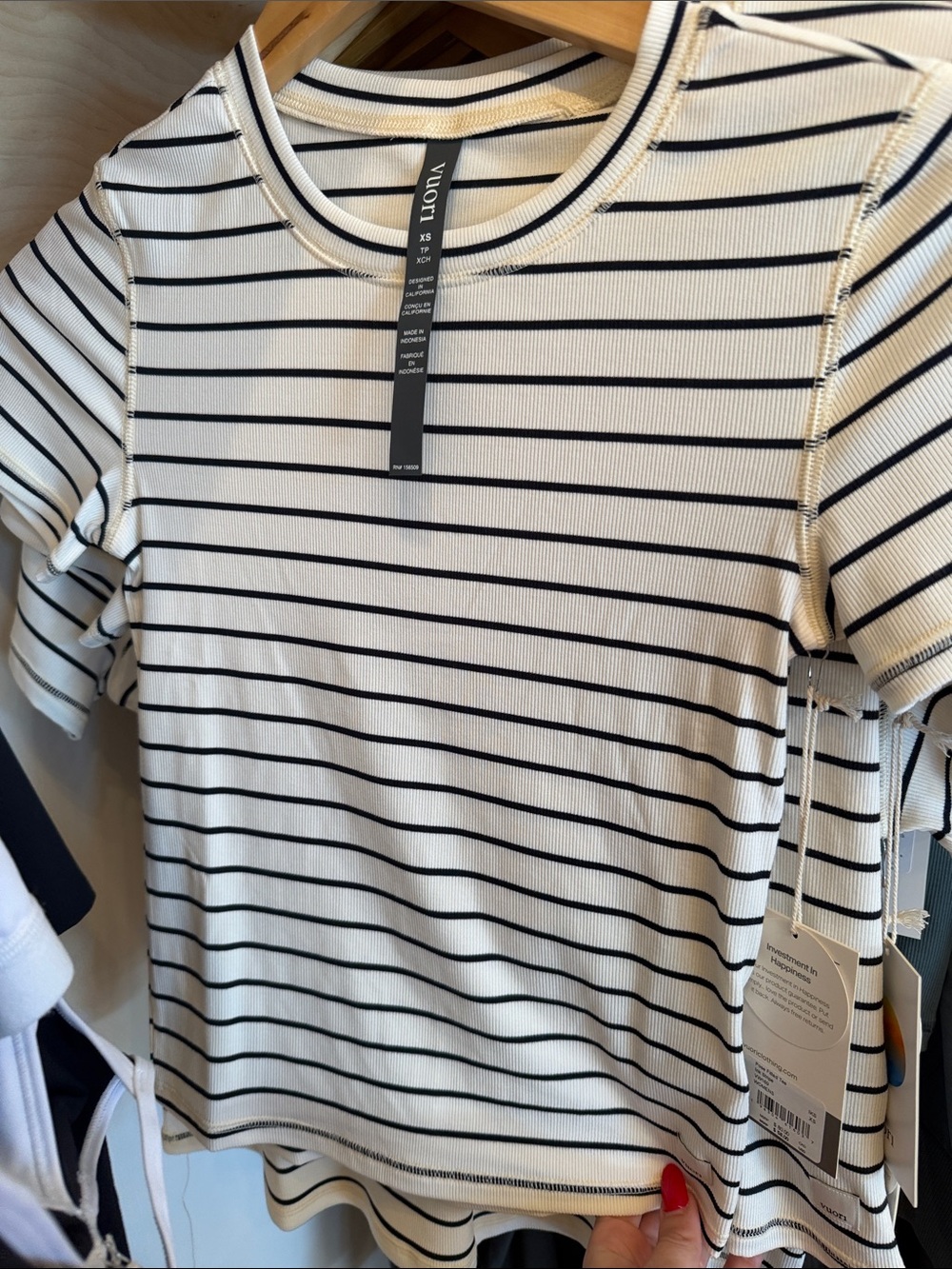 Vuori Pose Fitted Tee NWT